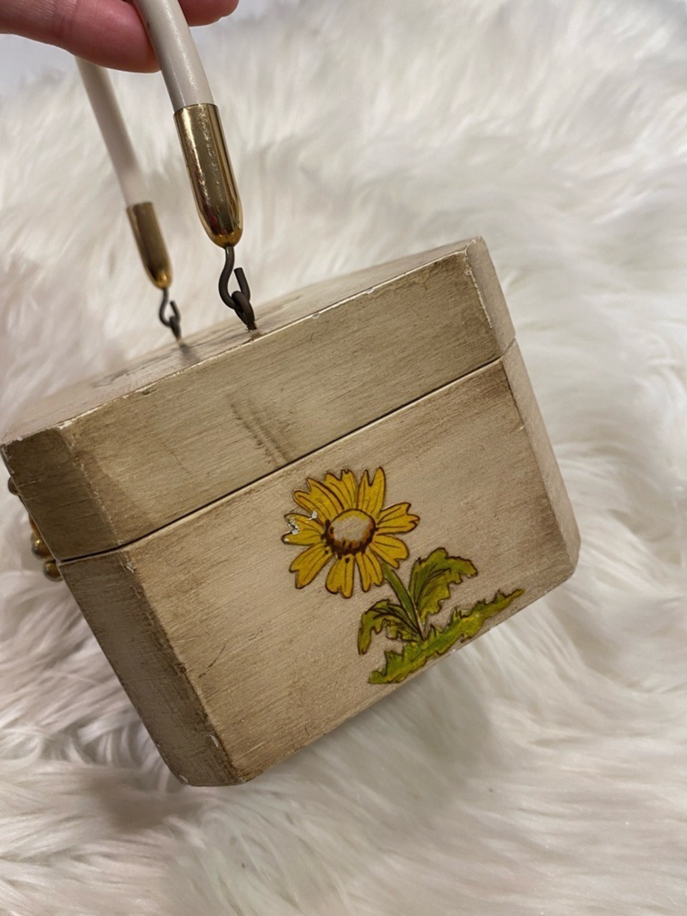 Vintage Cream Floral wooden Box Handbag with Daisy Motif - Picture 6 of 11